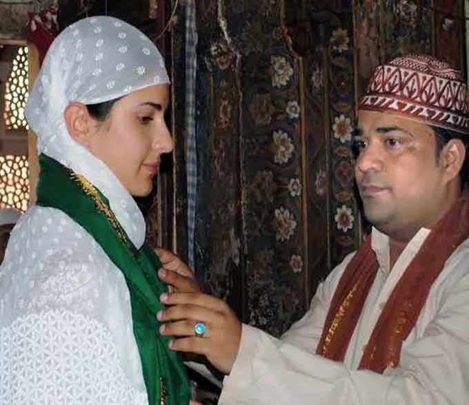 Katrina Kaif visits Ajmer Sharif, dargah at Fatehpur Sikri